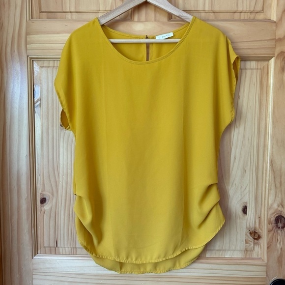 MINE shirred cap sleeve scoop neck mustard blouse size large - Picture 14 of 14